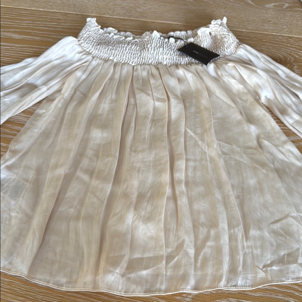 BCBGMAXAZRIA NWT Off-Shoulder Blouse BCBG small